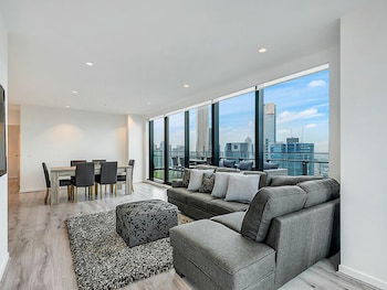 MJ Shortstay Apartments - Platinum Tower - Your Accommodation 4