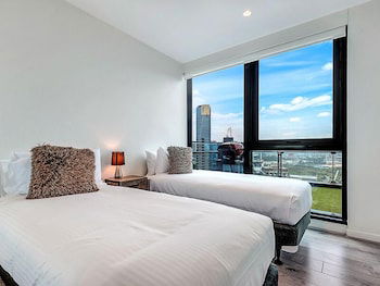 MJ Shortstay Apartments - Platinum Tower - Your Accommodation 3