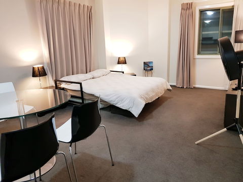 Darling Harbour Modern 1 Bedroom Apartment - Your Accommodation 1