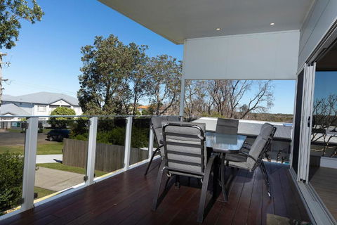 Surfmist - Your Accommodation 1