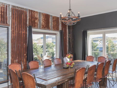 Oak & Barrel / 7 Twynam Street - Your Accommodation 5