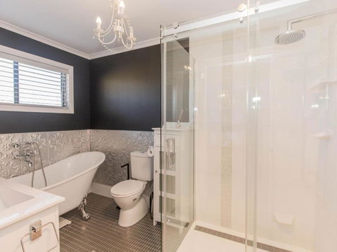 Oak & Barrel / 7 Twynam Street - Your Accommodation 3