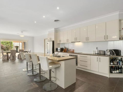 THE LOCH SURFSIDE WIFI NETFLIX PET FRIENDLY (OUTSIDE ONLY) - Your Accommodation 6