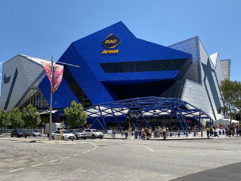 ARENA RESORT STYLE EXEC FREE NETFLIX WIFI WINE - Your Accommodation 2