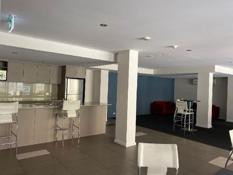 ARENA RESORT STYLE EXEC FREE NETFLIX WIFI WINE - Your Accommodation 3