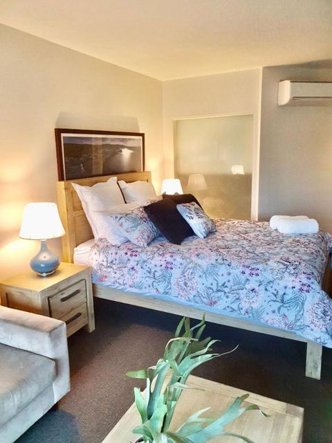 FAMILY ISLAND GETAWAY BEACHFRONT APARTMENT - Your Accommodation 1