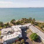 FAMILY ISLAND GETAWAY BEACHFRONT APARTMENT - Your Accommodation 0