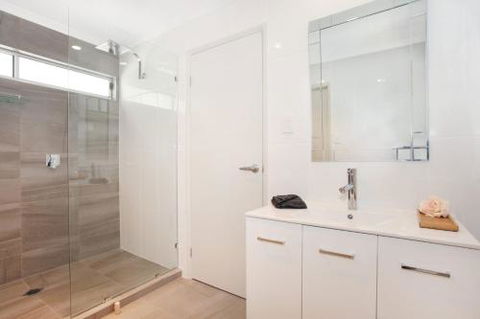 BEACH SHOPS & FABULOUS VACATION HOME! - Your Accommodation 3