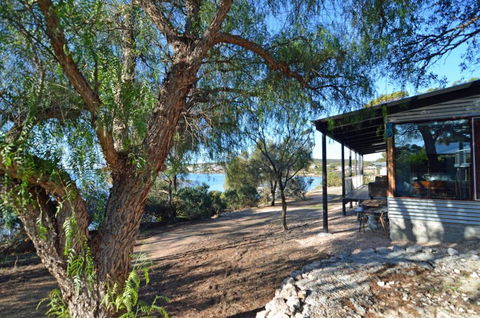 CDC 625 Beach House Incl.rear 2BR Studio - Your Accommodation 3