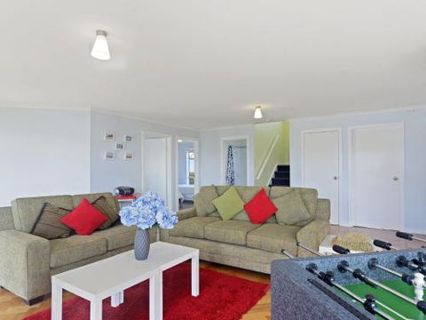 VALLEY VIEWS 10 Valley Heights Drive - Your Accommodation 3