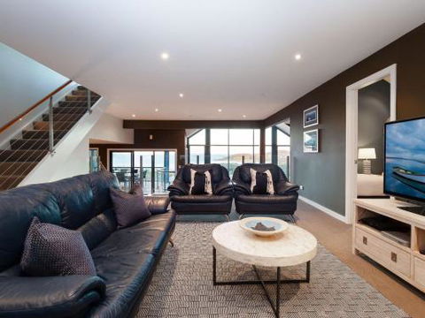 Venabu On Garuwa 20 Garuwa Street Spectacular House With Fabulous Views - Your Accommodation 3