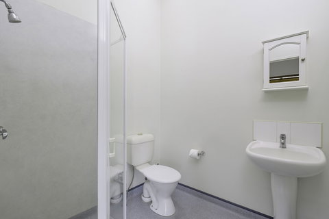 Tin Can Bay's Sleepy Lagoon Motel - Your Accommodation 5