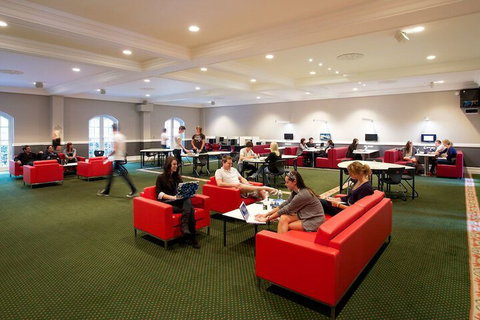 RMIT Village House - Your Accommodation 6