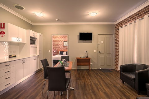 Akuna Motor Inn And Apartments - Your Accommodation 6