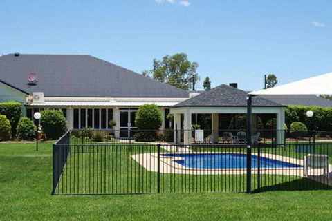 Mas Country Roma Explorers Inn Roma - Your Accommodation 1