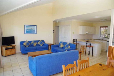 Breakers 1 13 East Street - Your Accommodation 3