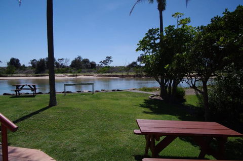 Beachfront 1 25 Willow Street - Your Accommodation 4