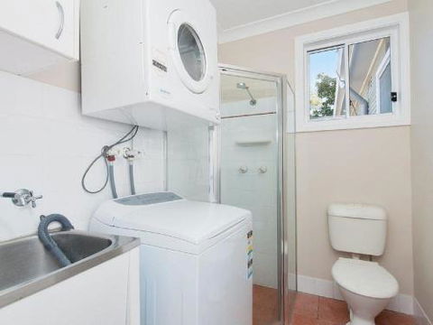 The Croft 11 Boulder Bay Rd Cosy Beach House With Aircon & Only 270m To The Beach - Your Accommodation 6