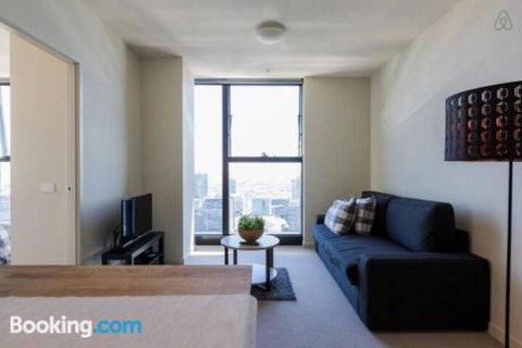 A Cozy CBD Suite With Spectacular City Views - Your Accommodation 1