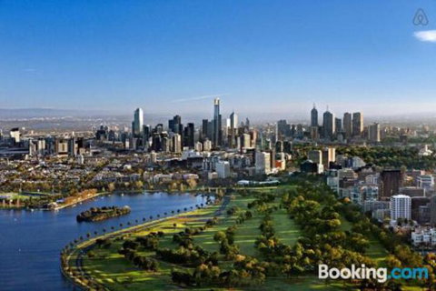 A Cozy CBD Suite With Spectacular City Views - Your Accommodation 4