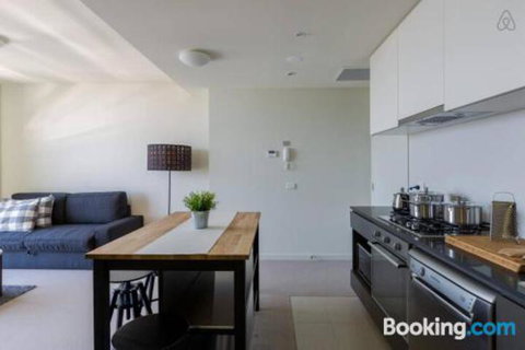 A Cozy CBD Suite With Spectacular City Views - Your Accommodation 0