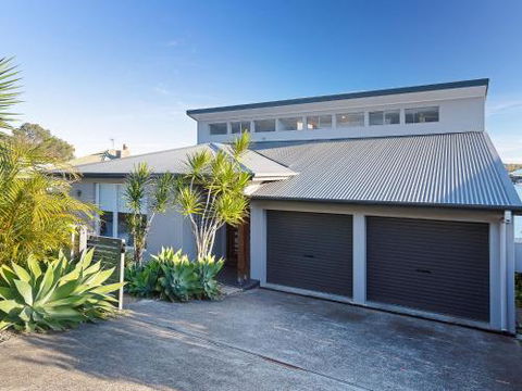 Absolute Waterfront Lakehouse Fishing Point Waterfront Pool Jetty - Your Accommodation 3