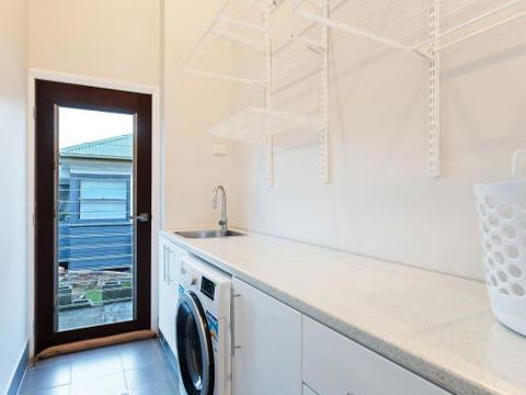 Absolute Waterfront Lakehouse Fishing Point Waterfront Pool Jetty - Your Accommodation 1