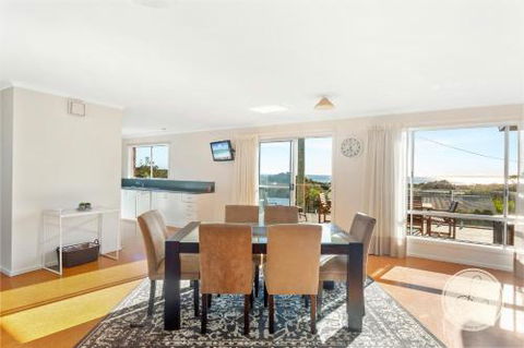 TASSIE SEASIDE SERENITY LAbode Accommodation - Your Accommodation 4