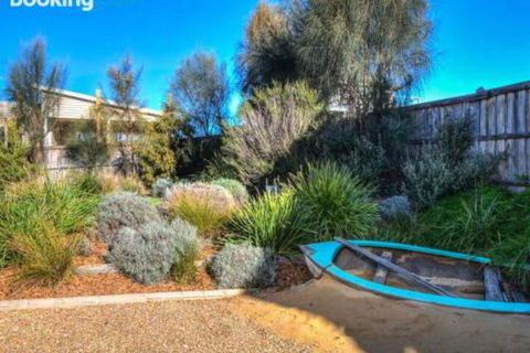 At The Beach - Your Accommodation 2