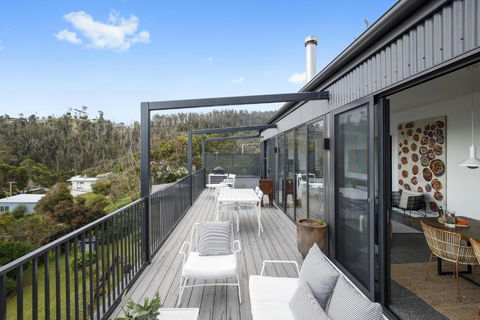 Months & Seasons Momentary Escapes Beach House - Your Accommodation 2