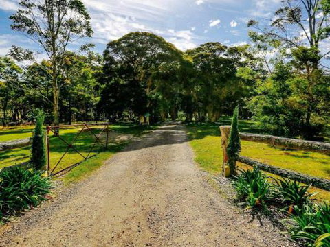 THE ANGAS CARRIAGE Alpine Southern Highlands 4pm Check Out On Sundays - Your Accommodation 6