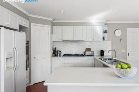 Rye Poolside Escape - Your Accommodation 2