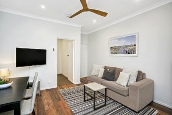 Two Bedroom Beachside Apartment CLOV4 - Your Accommodation 0