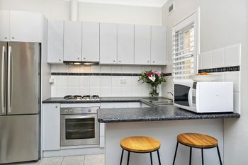 Two Bedroom Beachside Apartment CLOV4 - Your Accommodation 1