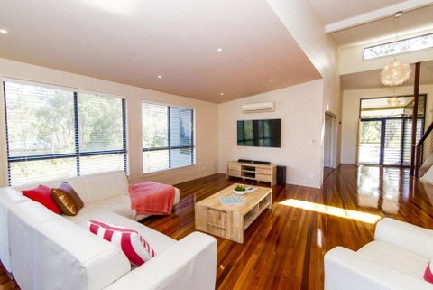 The Holiday House - Your Accommodation 3