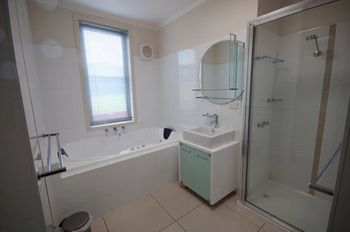 Holiday Makers - Your Accommodation 4