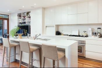 Stunning East Suburb Coastal Home H373 - Your Accommodation 3