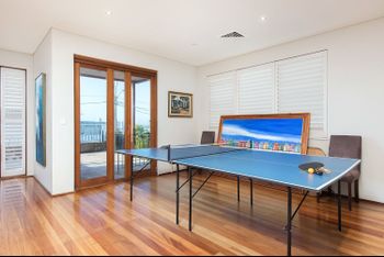 Stunning East Suburb Coastal Home H373 - Your Accommodation 2