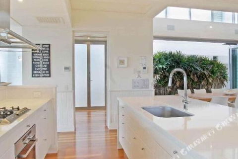 R & W Noosa Holidays 19 The Esplanade - Your Accommodation 4