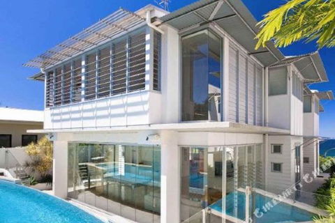 R & W Noosa Holidays 19 The Esplanade - Your Accommodation 0