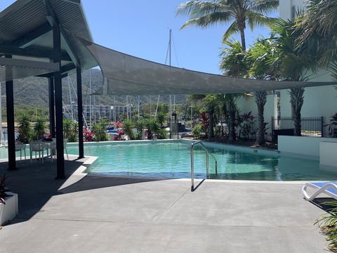 Magnetic Blue Waterfront Apartments - Your Accommodation 2