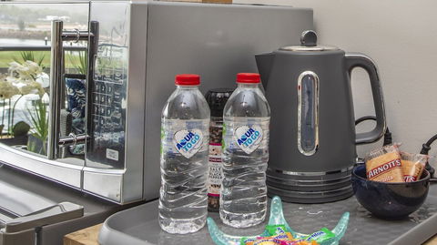 Magnetic Blue Waterfront Apartments - Your Accommodation 5