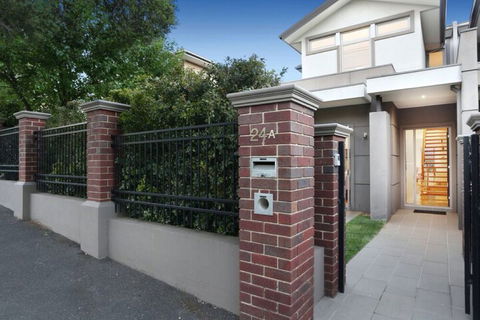 Kew Luxurious Townhouse - Your Accommodation 2
