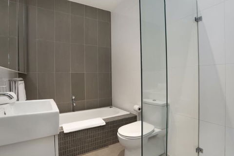 Kew Luxurious Townhouse - Your Accommodation 4