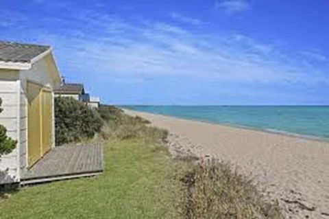 Home Near Shops & Beach - Your Accommodation 2