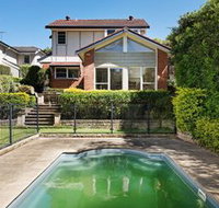 SYDNEY FAMILY HOME WITH POOL H344