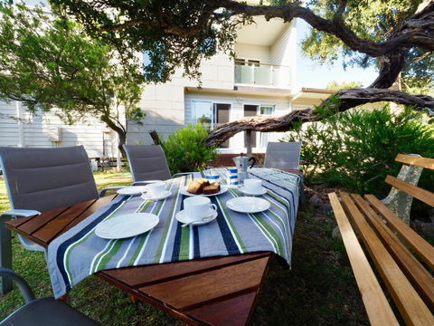 Alices Palace 2 Minute Walk To Lifeguard Patrolled Surf Beach - Your Accommodation 3