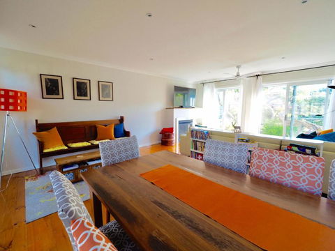 Alices Palace 2 Minute Walk To Lifeguard Patrolled Surf Beach - Your Accommodation 1