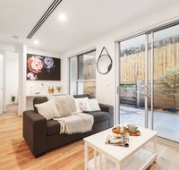 Iris Apartments by Ready Set Host
