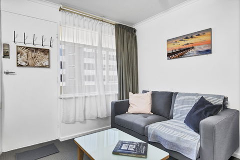 Bayscape Studio Glenelg - Your Accommodation 6